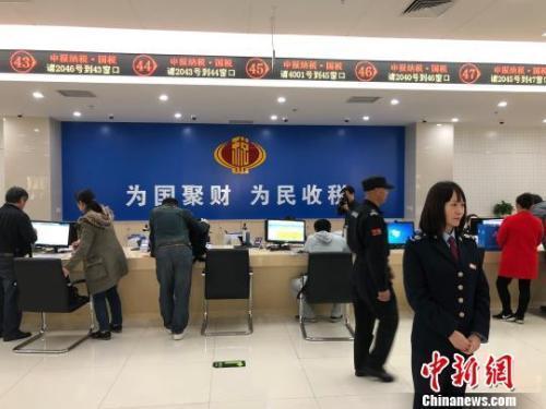 資料圖：北京市東城區(qū)聯(lián)合辦稅服務(wù)大廳?！⑽年?攝